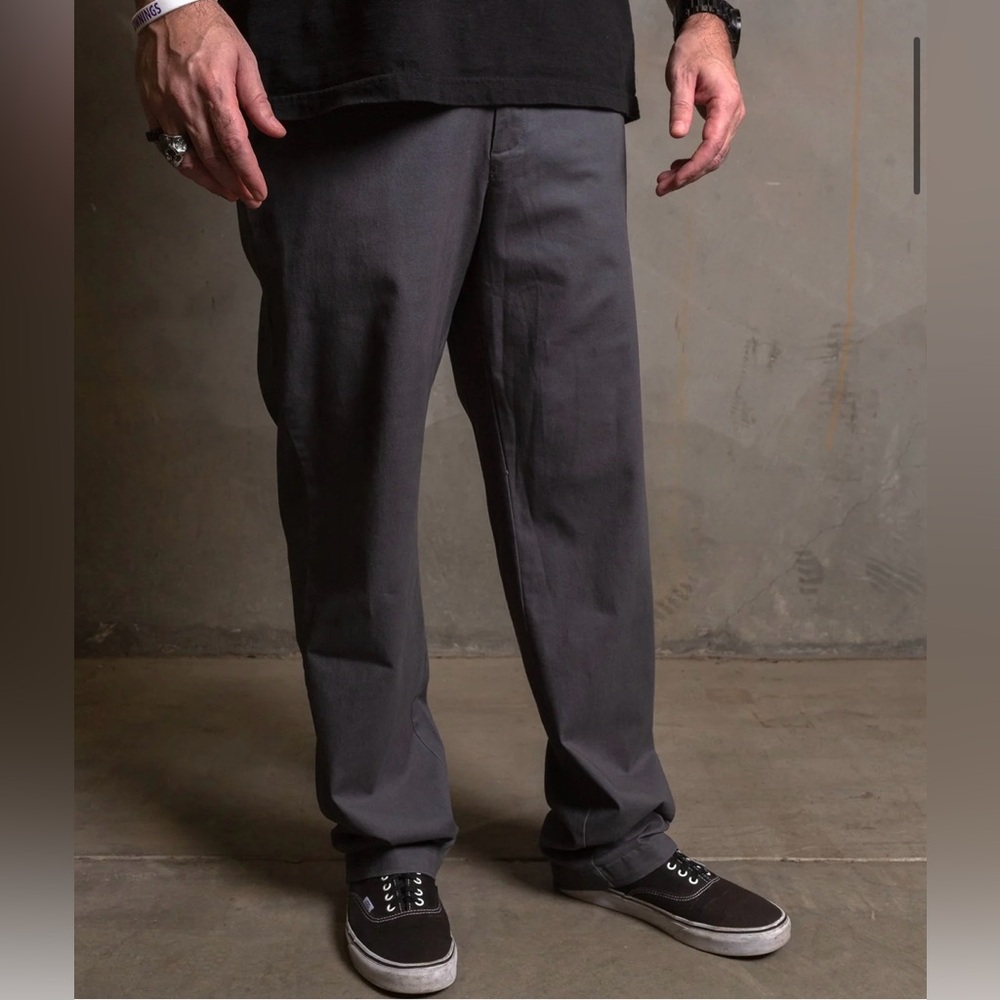 Dixxon Men’s Chino pant in Charcoal NWT